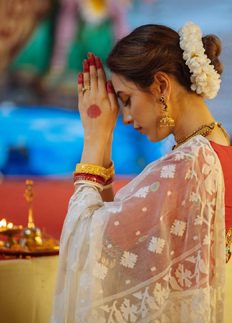 ঠাকুরের কাছে প্রার্থনা ‘দামাল’ যেন হিট হয়