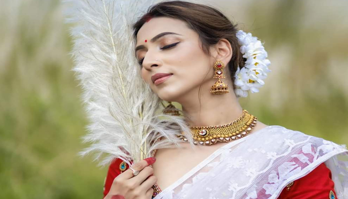 ঠাকুরের কাছে প্রার্থনা ‘দামাল’ যেন হিট হয়