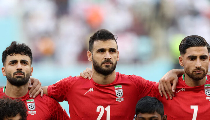 জাতীয় সংগীত গাইলেন না ইরানের ফুটবলাররা