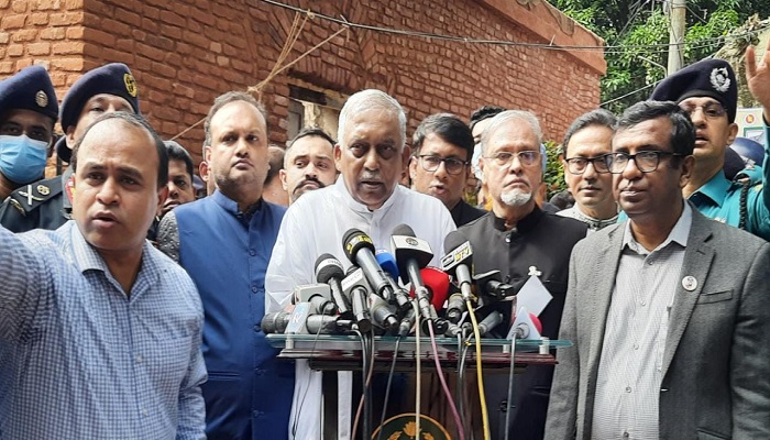 বিদেশে পলাতকদের ফেরাতে সরকার সিরিয়াস