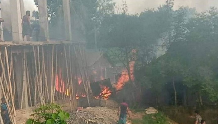 গাজীপুরে ঝুটের গোডাউনে অগ্নিকাণ্ড, নিয়ন্ত্রণে ৩ ইউনিট