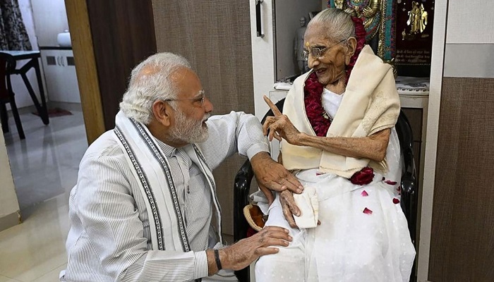 হাসপাতালে নরেন্দ্র মোদির মা