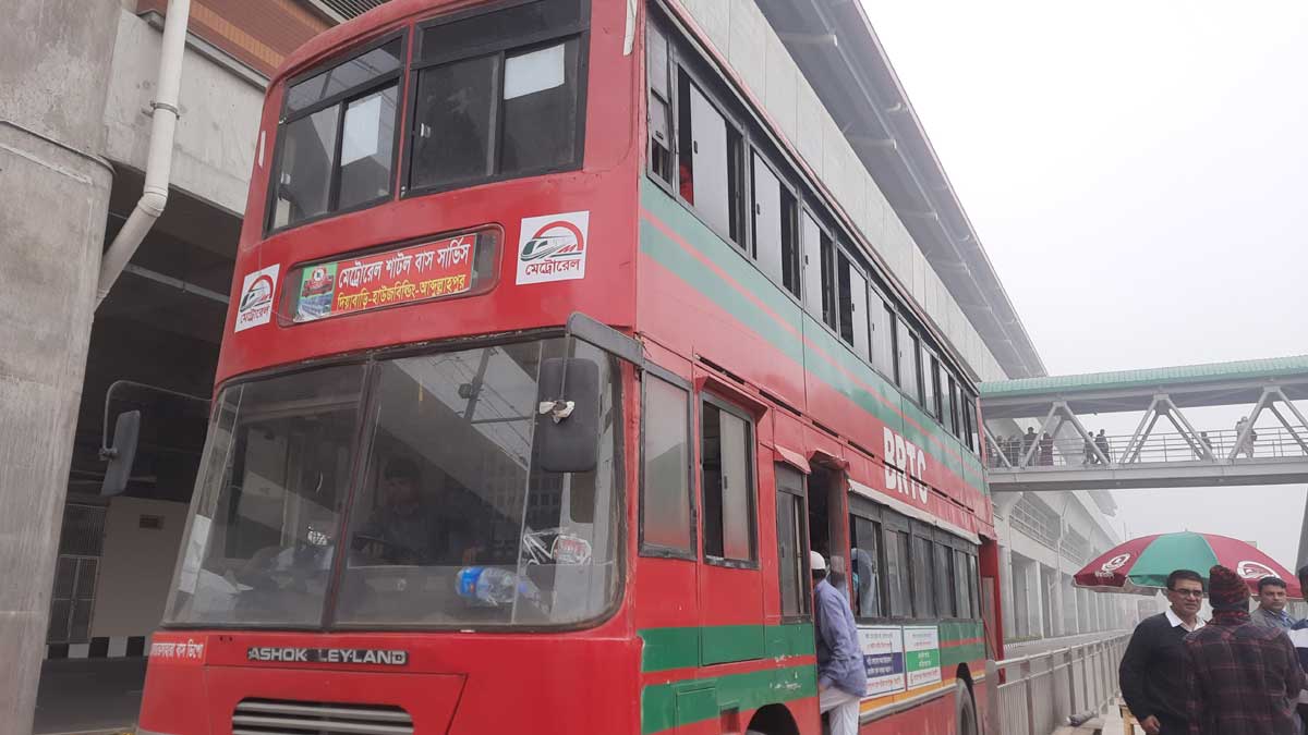 মেট্রোরেলে চড়তে দীর্ঘ লাইন, বাস সার্ভিস চালু