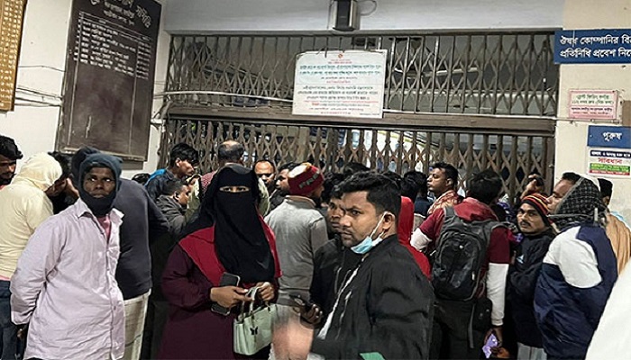 মাদারীপুরে মাহিন্দ্রা উল্টে নিহত ৩