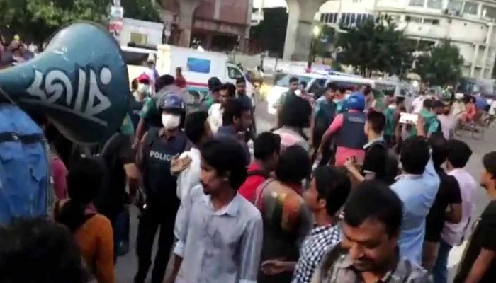 পুলিশের ওপর হামলার প্রতিবেদন ১২ জানুয়ারি