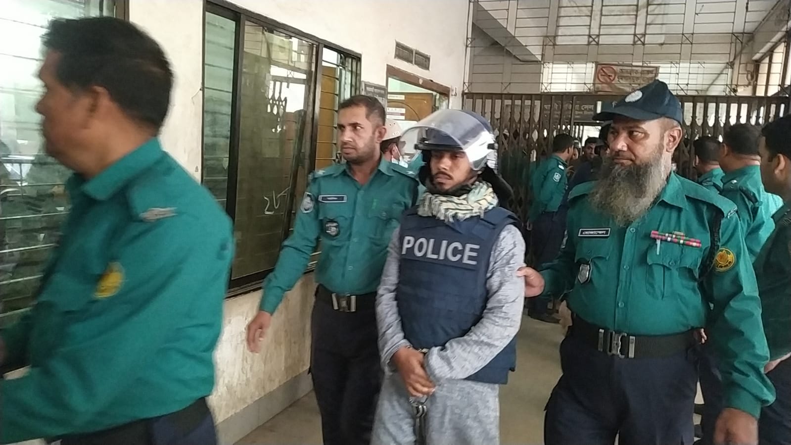জেলখানায় গোপন অ্যাপসে সাংগঠনিক কার্যক্রম চালায় জঙ্গিরা
