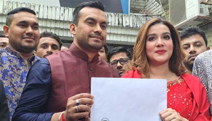 নৌকার মনোনয়ন ফরম কিনলেন মাহি