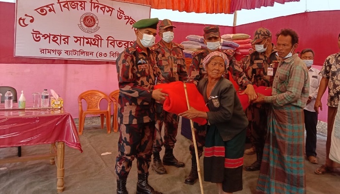 রামগড়ে বিজিবির বিনামূল্যে চিকিৎসা সেবা ও শীতবস্ত্র বিতরণ