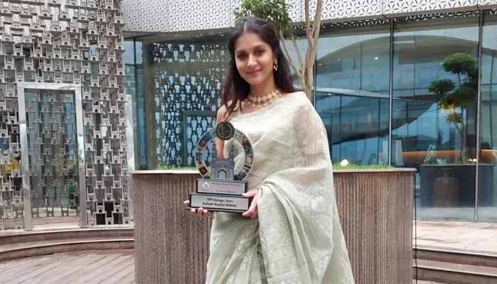 ‘মায়া’ দিয়ে মিথিলার পুরস্কার জয়