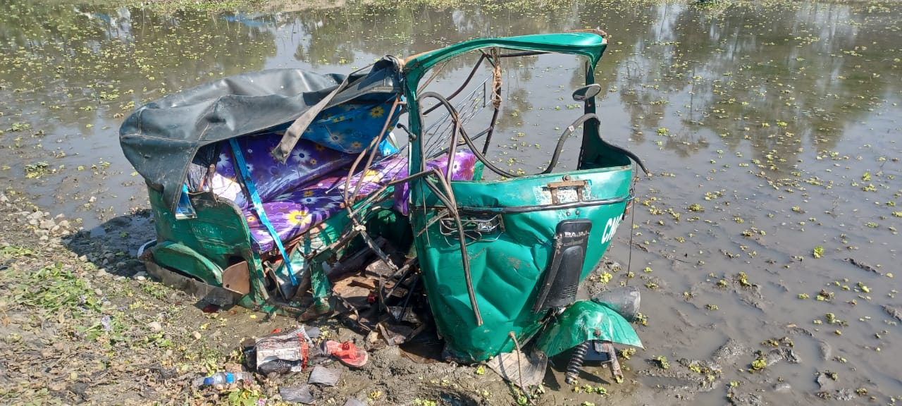কুমিল্লায় অটোরিকশাকে ট্রেনের ধাক্কা, নিহত ৪