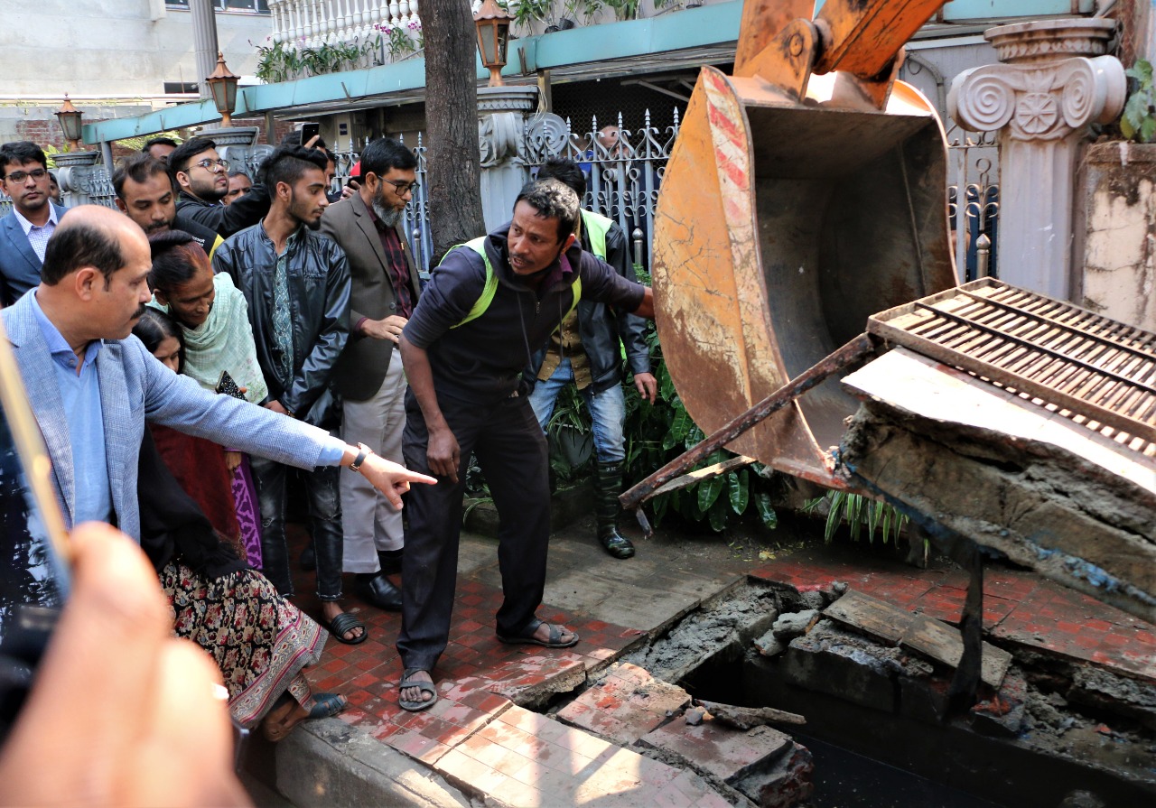 অভিজাত এলাকায় পয়ঃবর্জ্যের অবৈধ সংযোগ দুঃখজনক