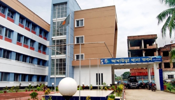 কুপ্রস্তাবে রাজি না হওয়ায় স্কুল ছাত্রীকে মারধর