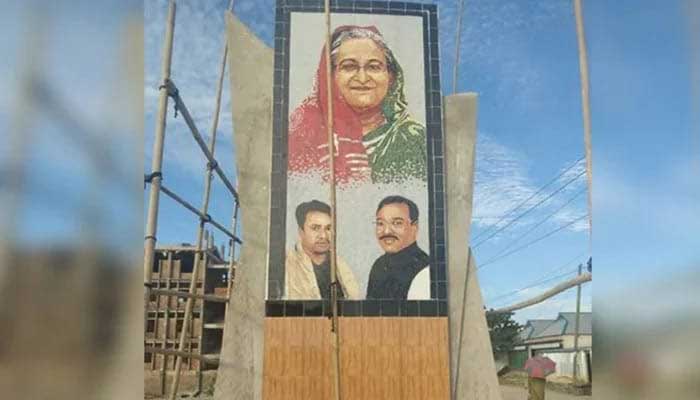 মধ্যনগরে পৌঁছেছে ম্যুরাল থেকে এমপির ছবি অপসারণের চিঠি