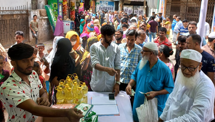 ভতুর্কি মূল্যে টিসিবির পণ্য বিক্রি শুরু