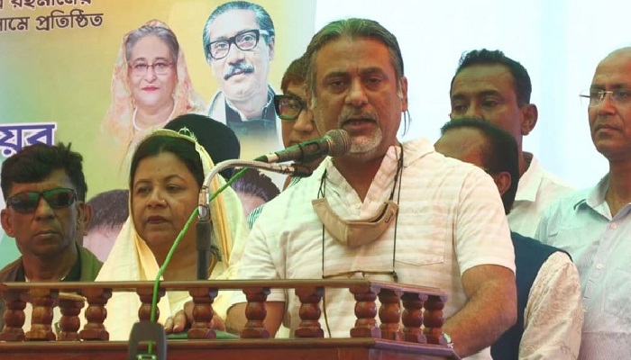 বাবার নামের কলেজে এসে আবেগাপ্লুত যুবলীগ চেয়ারম্যান পরশ