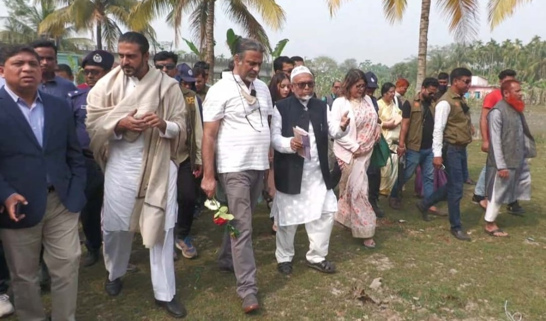 বাবার নামের কলেজে এসে আবেগাপ্লুত যুবলীগ চেয়ারম্যান পরশ