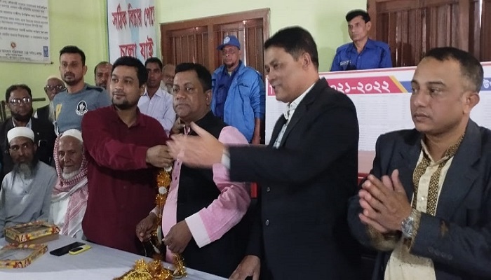 আলফাডাঙ্গায় ব্যতিক্রমধর্মী অনুষ্ঠানে দুই চেয়ারম্যানের দায়িত্ব গ্রহণ