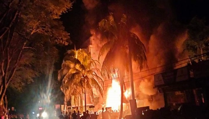 চট্টগ্রামে অগ্নিকাণ্ডে একই পরিবারের ৫ জন নিহত