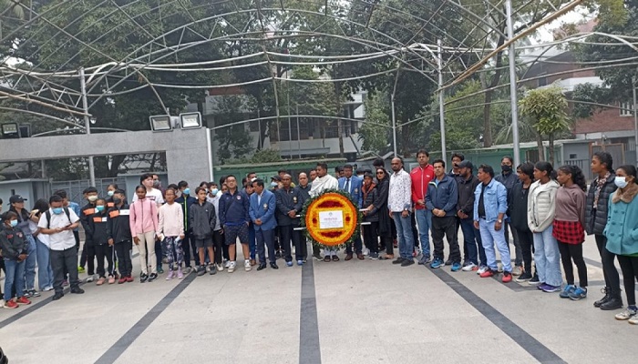 বঙ্গবন্ধুর প্রতিকৃতিতে পাকিস্তানি খেলোয়াড়দের শ্রদ্ধা