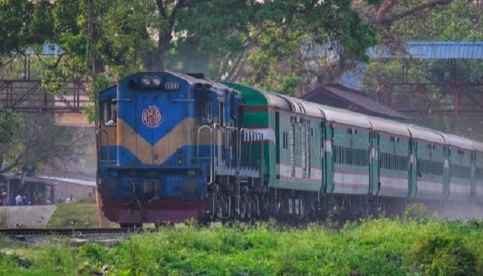 এক ঘণ্টা পর ঢাকামুখী ট্রেন চলাচল শুরু