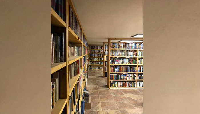 ৩২ হাজার বইয়ের ব্যক্তিগত লাইব্রেরি ভাইরাল