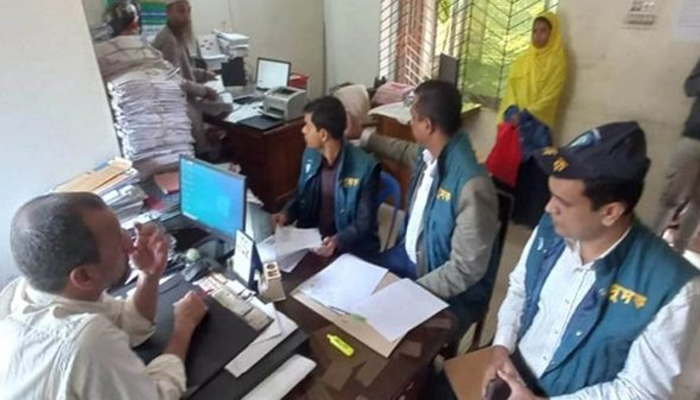 কাউন্সিলর কার্যালয়ের যোগসূত্র আছে কিনা খতিয়ে দেখছে দুদক