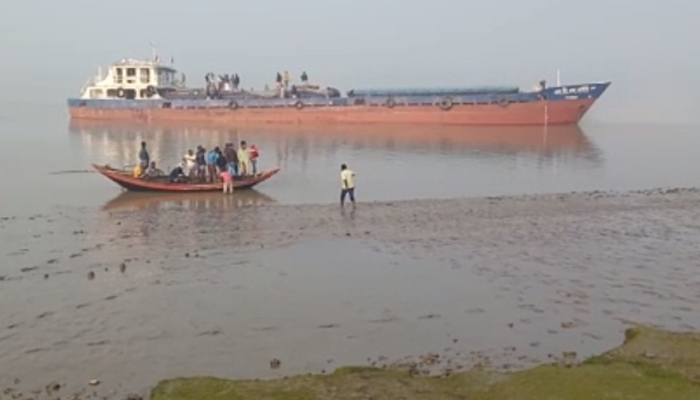ভারতের আটকা পড়লো বাংলাদেশি জাহাজ