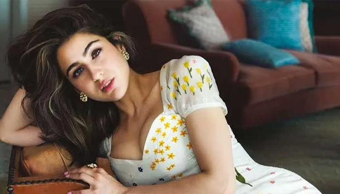 প্রাক্তনের সঙ্গে জোড়া লাগল সারার!