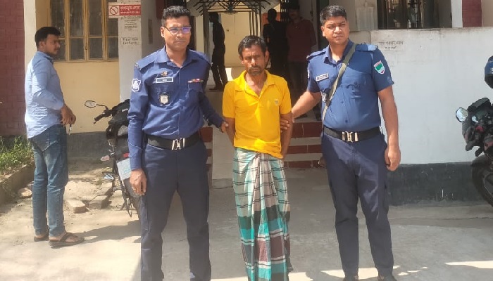 মাগুরায় তৃতীয় শ্রেণীর ছাত্রীকে ধর্ষণচেষ্টা, অভিযুক্ত আটক