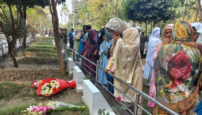 বিডিআর বিদ্রোহে নিহত সেনাসদস্যদের প্রতি শ্রদ্ধা