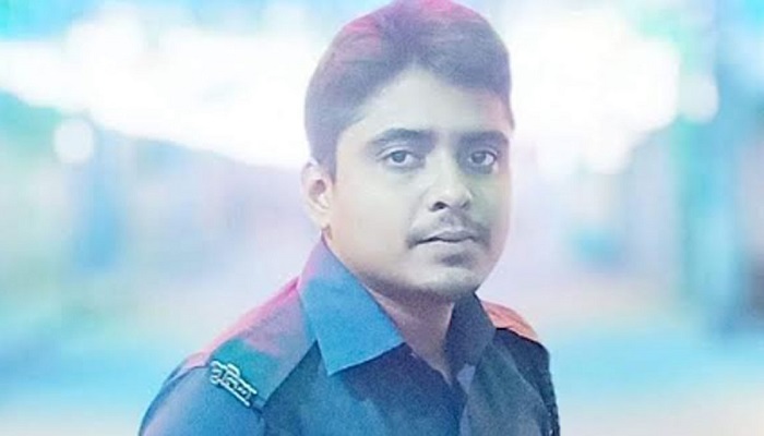 মাটিবাহী ট্রাকের চাকায় পিষ্ট পুলিশ সদস্য