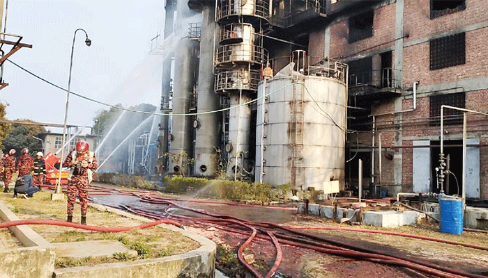 নারায়ণগঞ্জে কেমিক্যাল ফ্যাক্টরির আগুন নিয়ন্ত্রণে