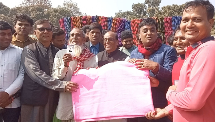 শিবগঞ্জে শীতার্ত ৭ হাজার পরিবার পেল কম্বল