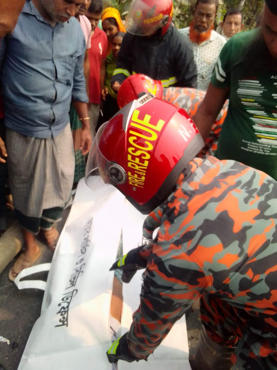 নগরকান্দায় কাভার্ড ভ্যানের চাপায় নিহত ১