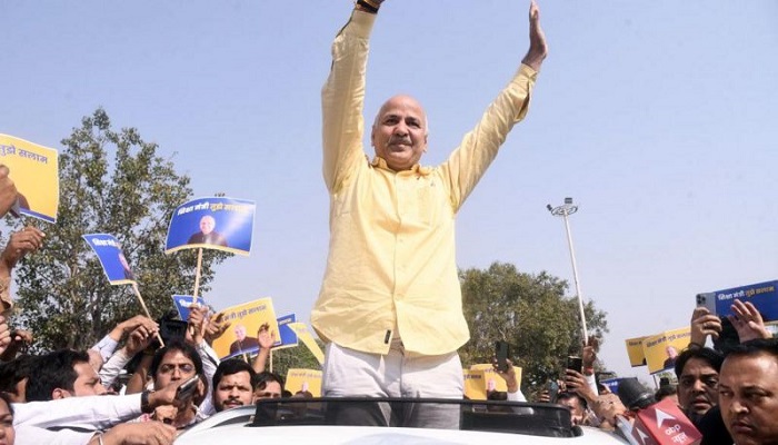 কেজরিওয়ালের ডান হাতকে গ্রেপ্তার, কী বার্তা দিচ্ছে বিজেপি?