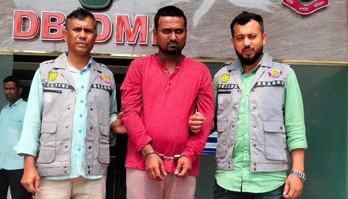 চাকরির ফাঁদে ফেলার অভিনব কৌশল