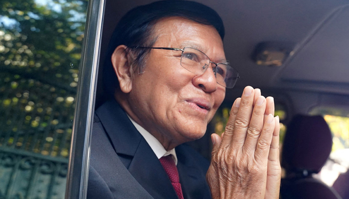 কম্বোডিয়ার বিরোধীদলীয় নেতার ২৭ বছরের দণ্ড