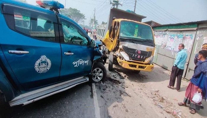 রাজধানীতে পিকআপ ভ্যানচাপায় নিহত ২
