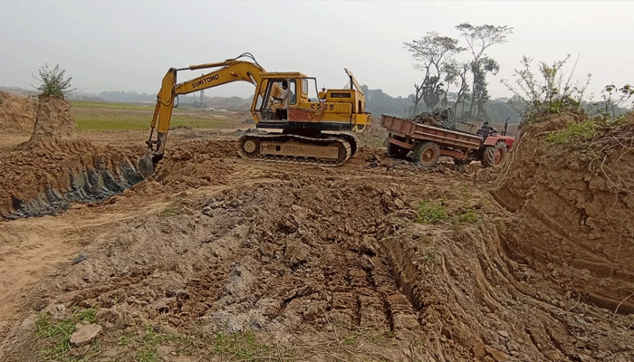 তিতাসে সরকারি জমির মাটি কাটার মহোৎসব