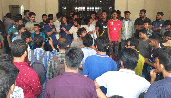 রাবিতে দাবি আদায়ের পক্ষে সাত ছাত্রসংগঠন
