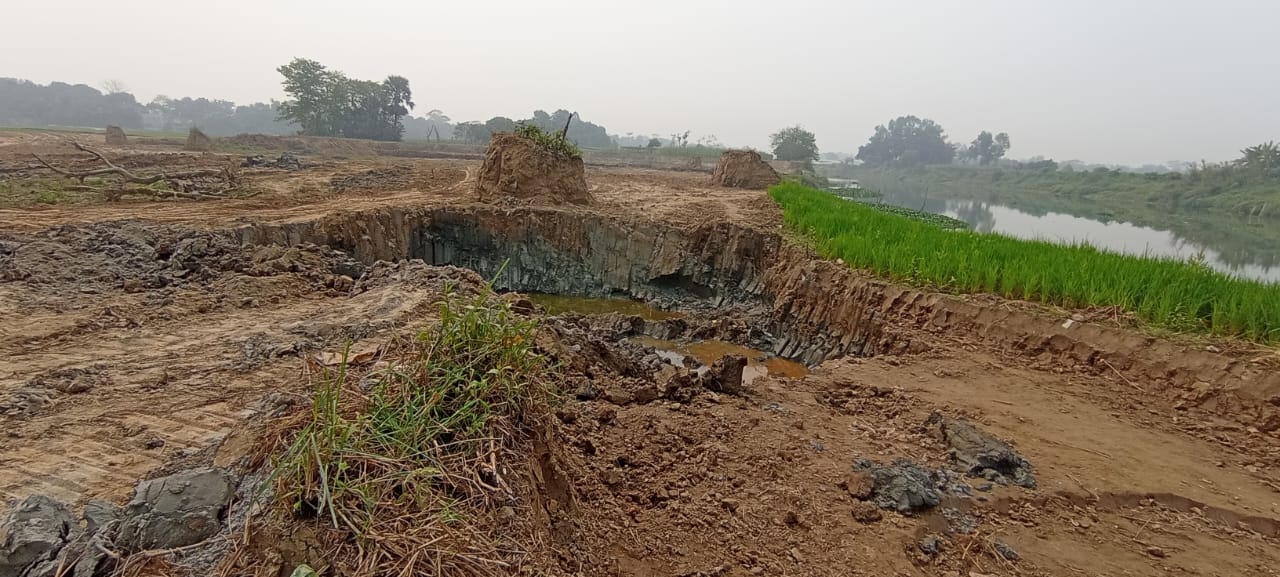 তিতাসে সরকারি জমির মাটি কাটার মহোৎসব
