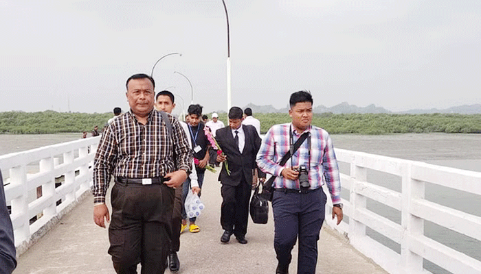 মিয়ানমারের ১৭ সদস্যের প্রতিনিধিদল টেকনাফে