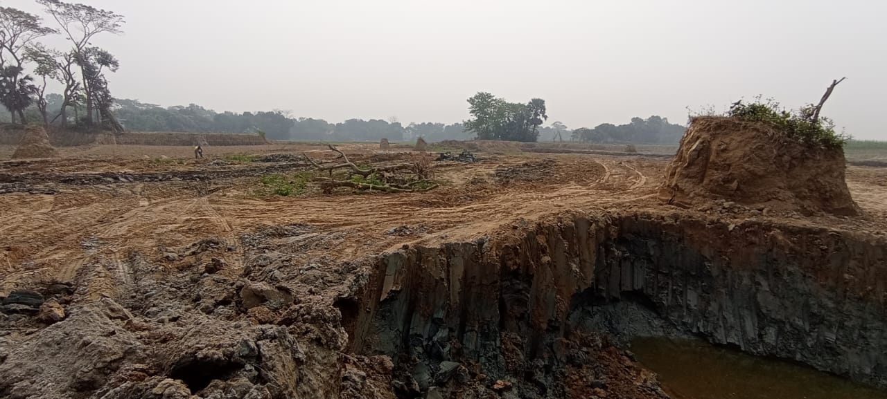 তিতাসে সরকারি জমির মাটি কাটার মহোৎসব