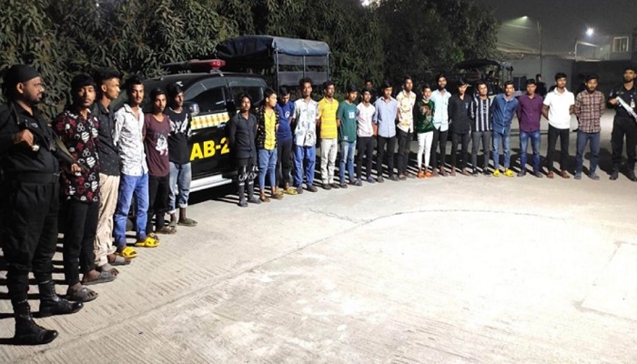 রাজধানীর বিভিন্ন এলাকা থেকে ৩০ ছিনতাইকারী গ্রেপ্তার