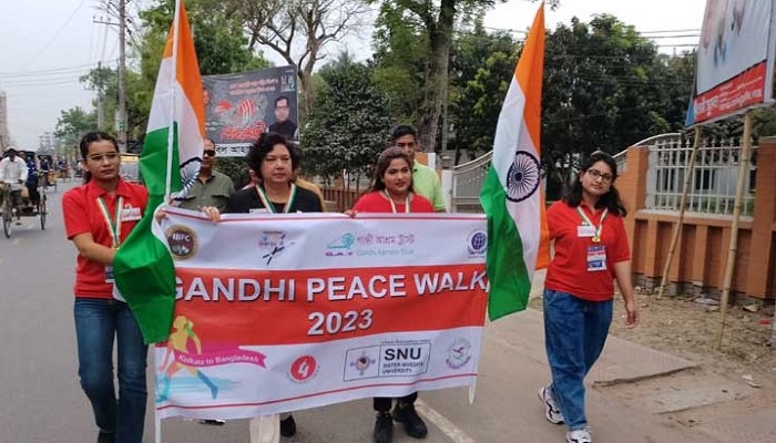 শান্তির বাণী ছড়াতে কলকাতা থেকে নোয়াখালী