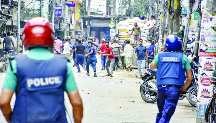 চার জেলায় সংঘর্ষ ও হামলা, আটক ৩১