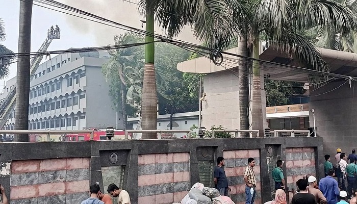 পুলিশ সদর দপ্তরে ছড়িয়ে পড়েছে আগুন