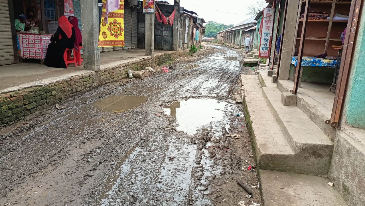 ময়লা-আবর্জনায় পাথারিয়া বাজারের বেহাল দশা