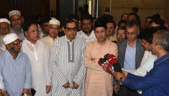 বুধবার থেকে চৌকি বিছিয়ে ব্যবসা শুরু করতে পারবেন ব্যবসায়ীরা