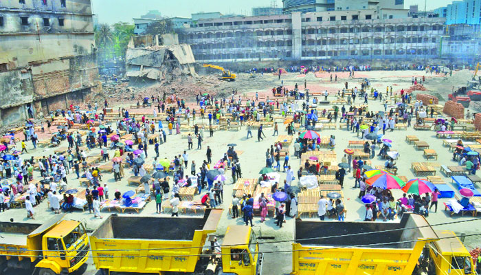 চতুর্মুখী সংকটে ব্যবসায়ীরা
